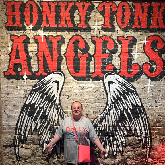 Hi, I’m Lori. Join me for live sales and fun shows with great prices! - Picture 6 of 16